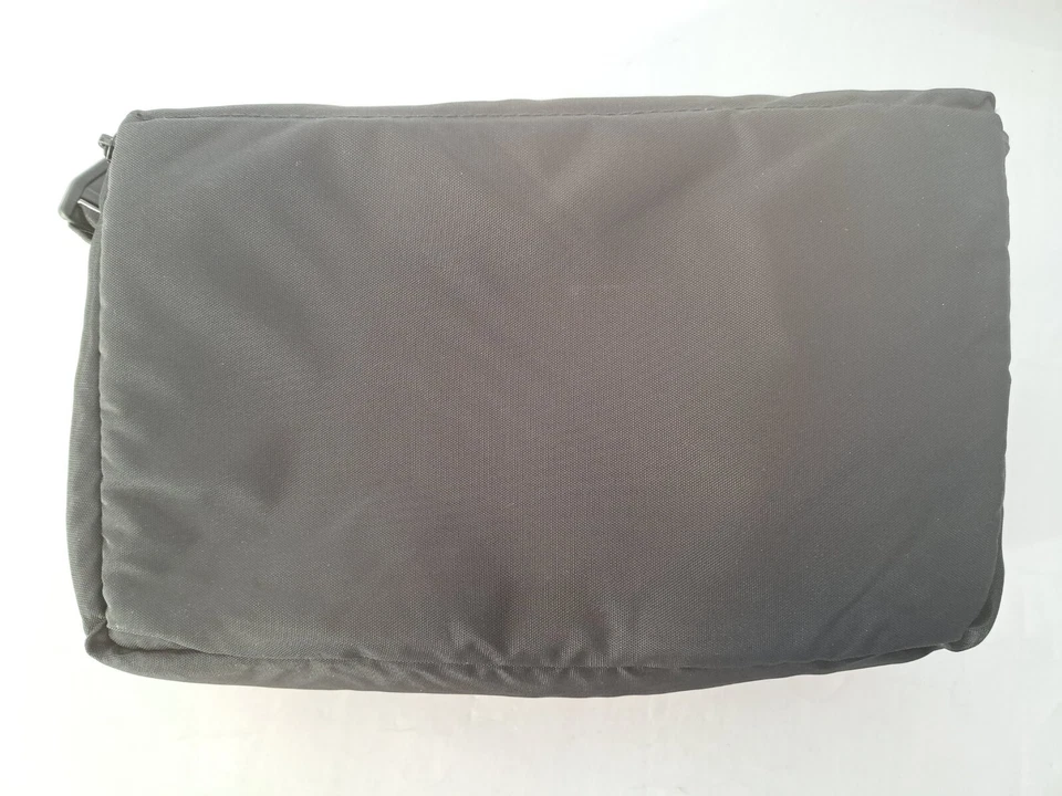 Vintage Case Logic Carrying Case pu00269 with 2 Zip up Pockets on Front - Image 3 of 4