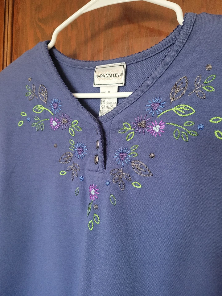 Sudadera para mujer Napa Valley manga larga floral bordada talla grande Foto 3 de 4