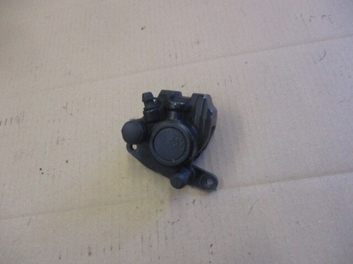Suzuki DR 125 SE SF44A año 1996 - soporte reposapiés delantero