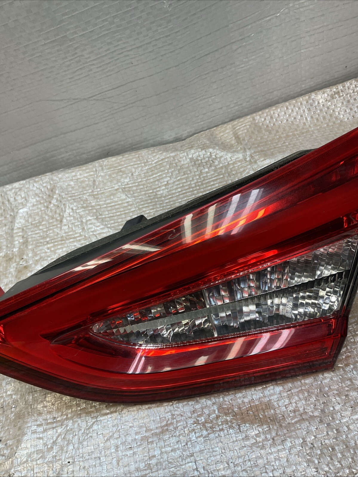 2013 - 2016 MASERATI QUATTROPORTE REAR RIGHT INNER TAILLIGHT OEM 670009228