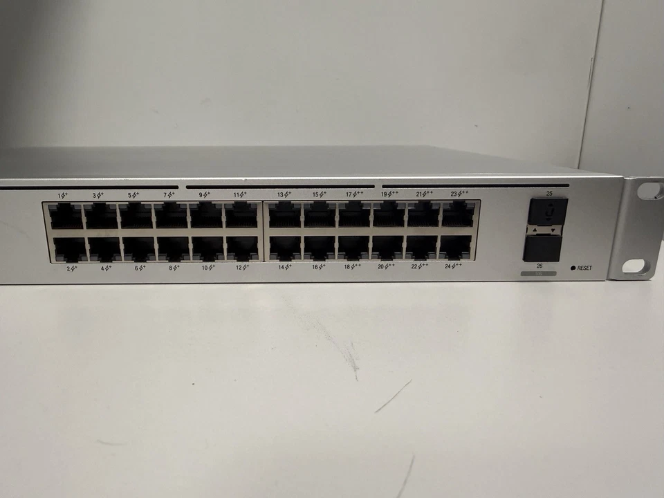 Ubiquiti UniFi USW-Pro-24-PoE Switch 24 Port PoE+/PoE++ Switch with SFP+ 10Gbps - Image 3 of 4