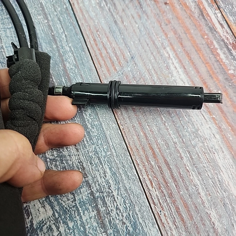 Dorman 912779 se adapta a Honda Accord 2013-2017 llenado de combustible puerta y tapa maletero liberación Foto 4 de 4