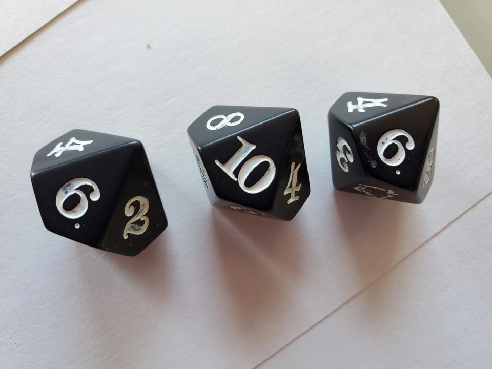 Raro Dados Chessex Vampiro La Mascarada d10 x3 Fuera de Uso D&D RPG Negro con Rosa Blanca Foto 4 de 4