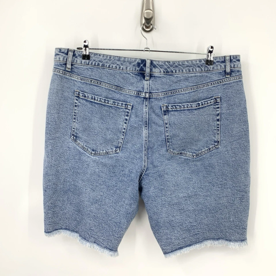 Lane Bryant Women Size 18 Shorts Light Wash Jean Boyfriend Bermuda Flex Magic - Image 3 of 4