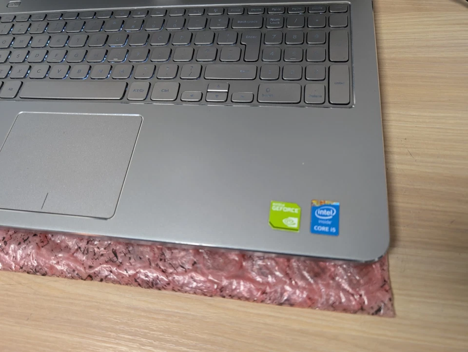 Dell Inspiron 15 7000 7537 - i5-4210U - 4GB Ram - GeForce GT 750M - No Storage - Image 3 of 4