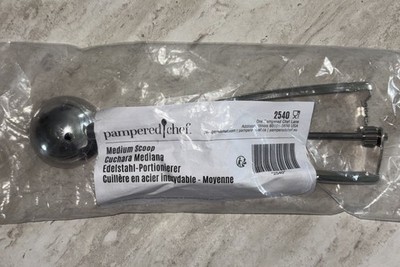Pampered Chef Medium Scoop 2540 New