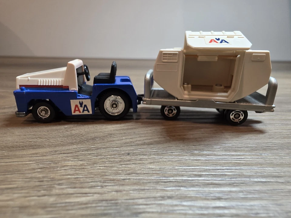 Vintage Tomica American Airlines Airport Lot + Matchbox Setra Bus + Esso Truck - Image 2 of 4