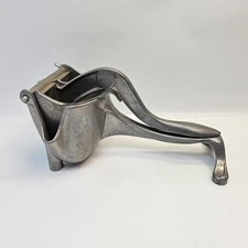 Vintage WEAR-EVER Aluminum Citrus Fruit Press Juicer USA Hand Manual Squeezer 