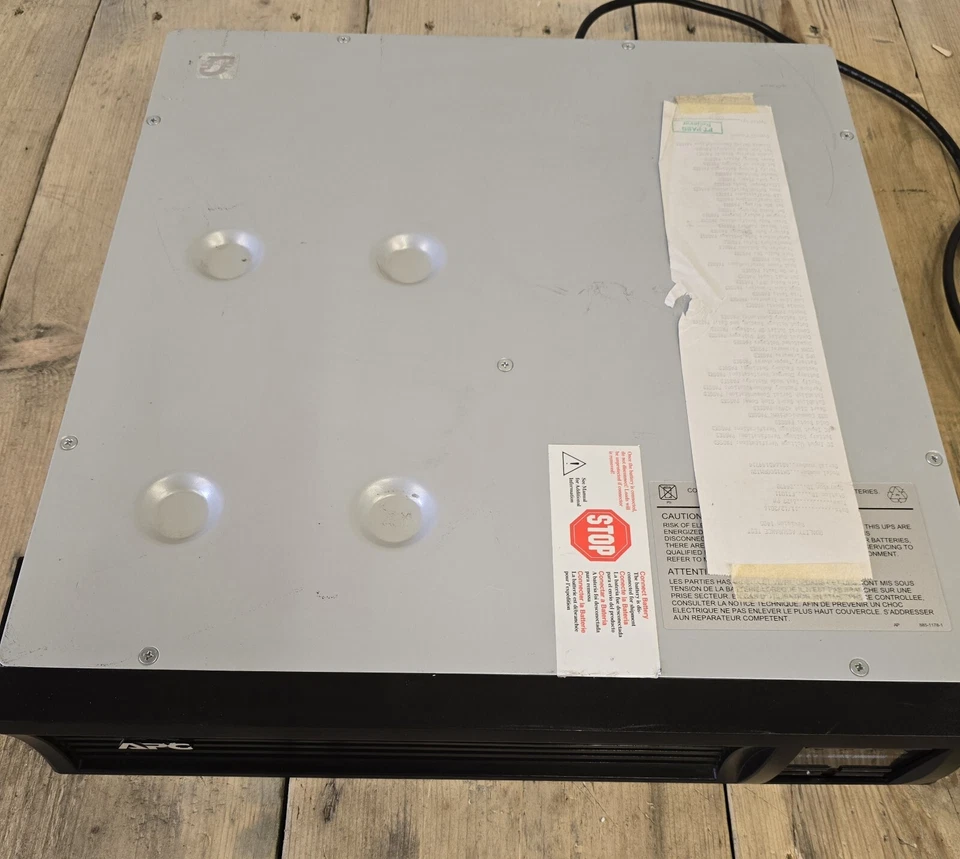 APC Smart-UPS SMT1500RMI2U (1500 VA) - Line interactive With Batteries - Image 3 of 4