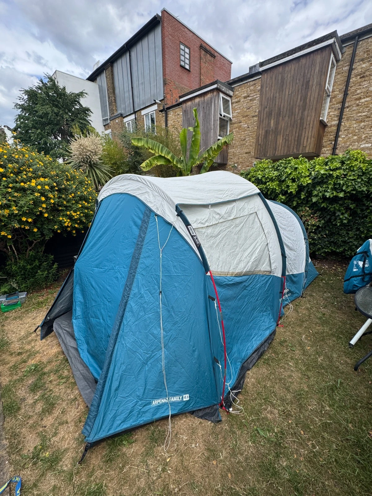 Decathlon Quechua Arpenaz 4.1 Frsh & Black - 4 person Family Camping Tent