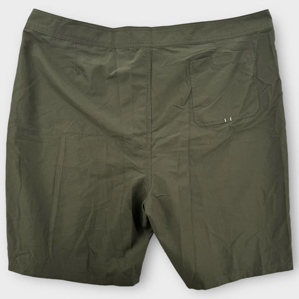 Bermuda de banho masculina Old Navy 46 verde oliva praia oceano casual - Imagem 2 de 4