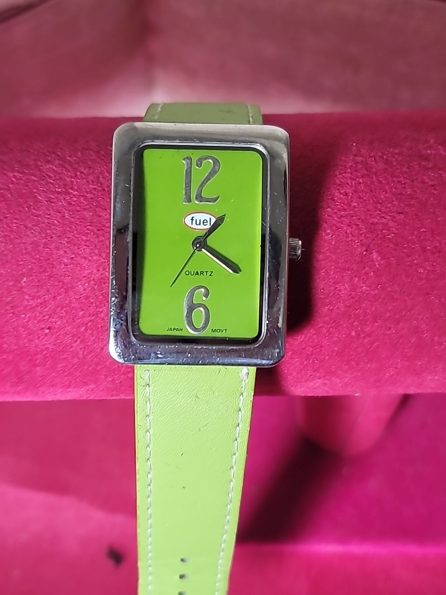 Fuel women watch Hands-On Lonville Virage Fuel Tank Review main image 3