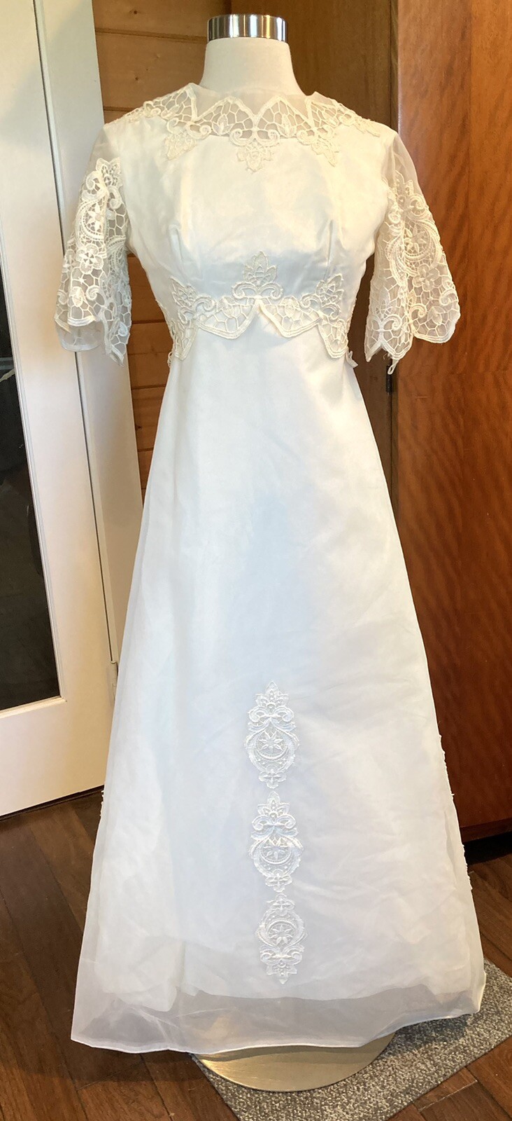 Vintage 1960s A line wedding dress Empire waist B 32