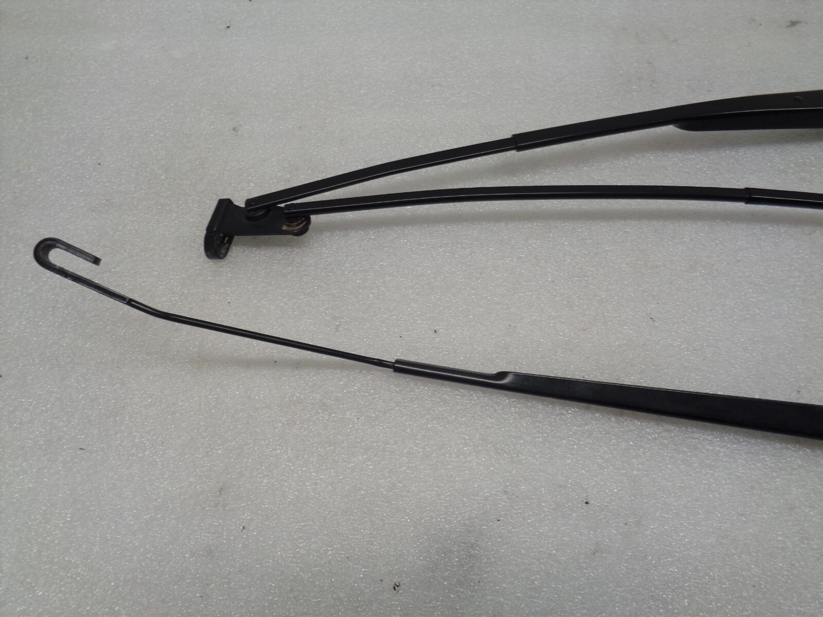 2003-2012 Maserati Quattroporte M139 Windshield Wiper Arm Set OEM AK2209219