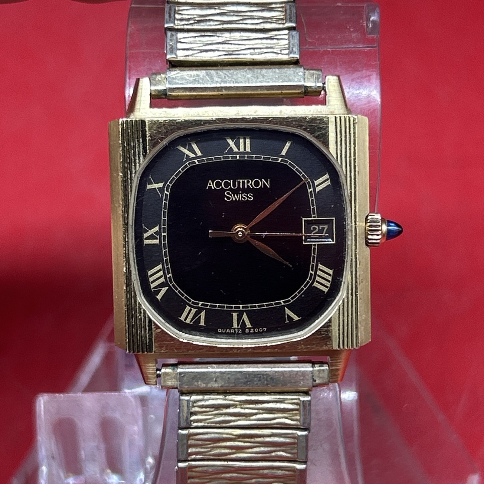 Tone Swiss Men's 1982 Gold Vintage Quartz ACCUTRON Watch 30mm Bulova - vintagewatches.pk