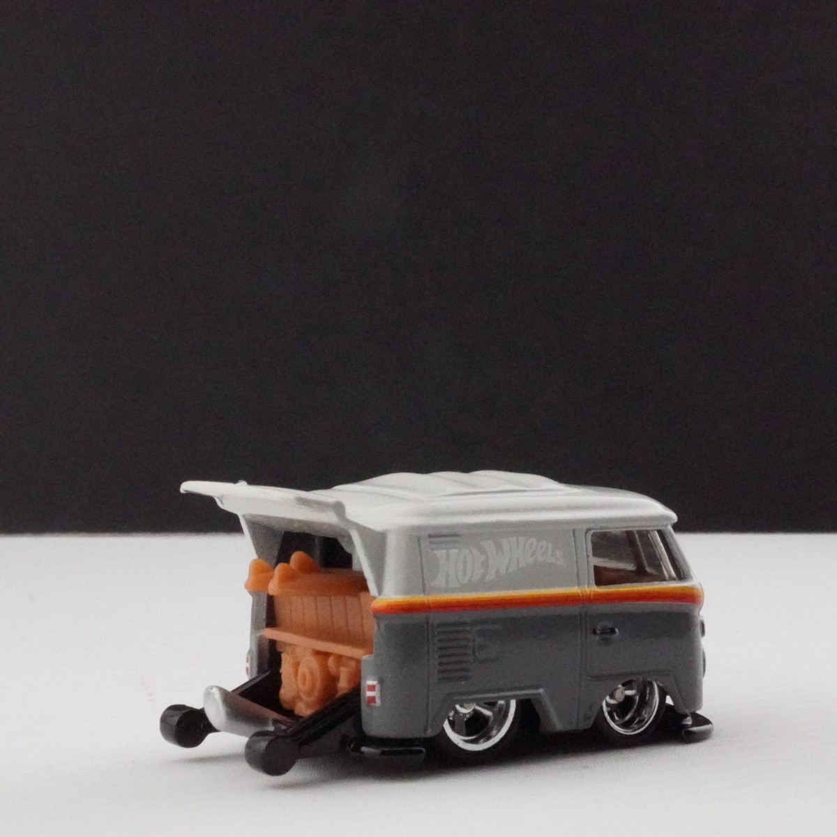 HOT WHEELS PROTOTYPE-VOLKSWAGEN KOOL KOMBI JUCA METAL BASE