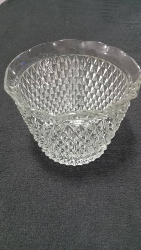 Indiana Glass Diamond Point Jardiniere Serving Bowl/Ice Bucket Ruffle Edge 1.5 Q