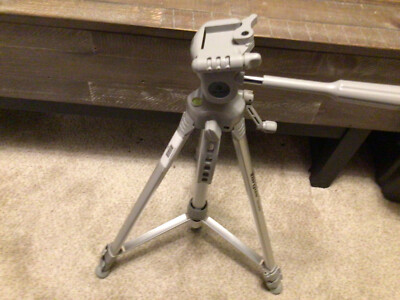 TARGUS TGT-58TR Expandable & Foldable Camera Tripod with carrying case