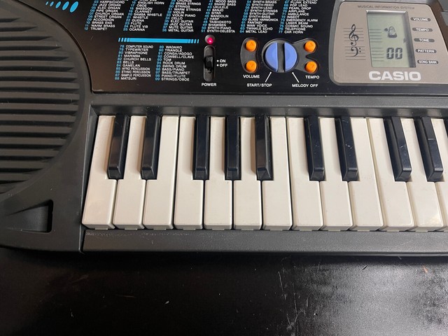 Vintage Casio Sa-65 Electronic Song Bank Keyboard 100 Tones 30 Patterns 37  Keys for sale online | eBay