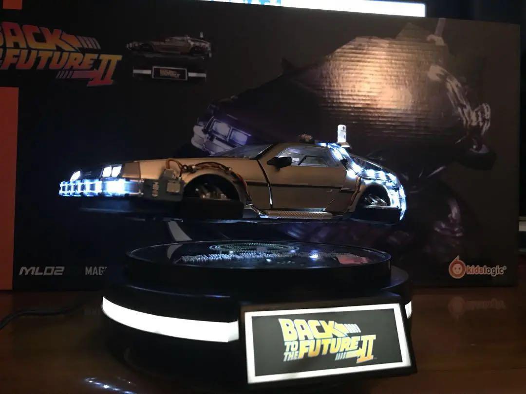 Back to The Future Part II 1/20 Magnetic Floating Figure DeLorean