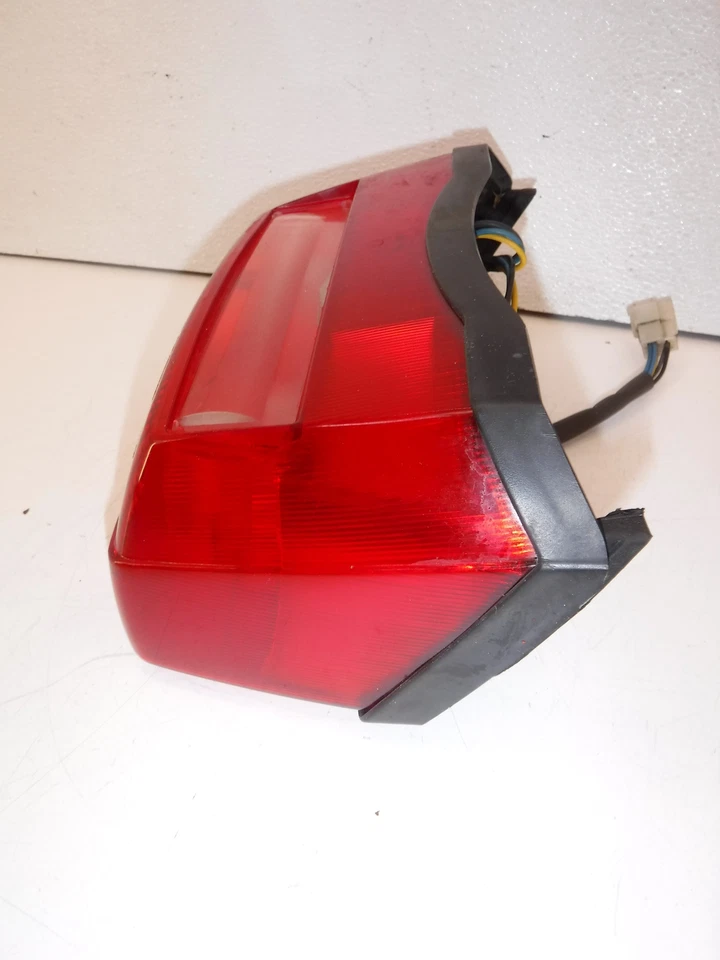 Lanterna traseira de freio Yamaha Venture Royale 1984 - Imagem 2 de 4