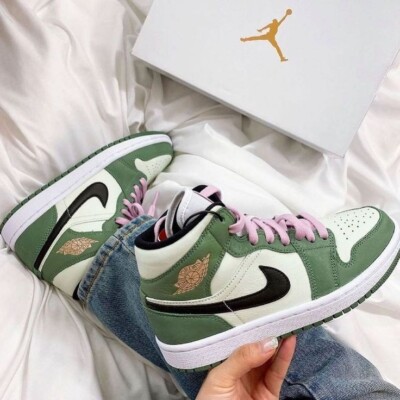 Nike+Air+Jordan+1+Womens+Mid+SE+Dutch+Green+-+CZ0774-300+-+Black ...