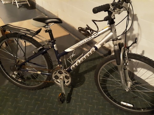 Giant Boulder SE Mountain Bike Woman's 