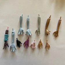 Monster High / Ever After Lot Of 18 Parts Arm Hand Some Gi Abbey Yelps Howleen