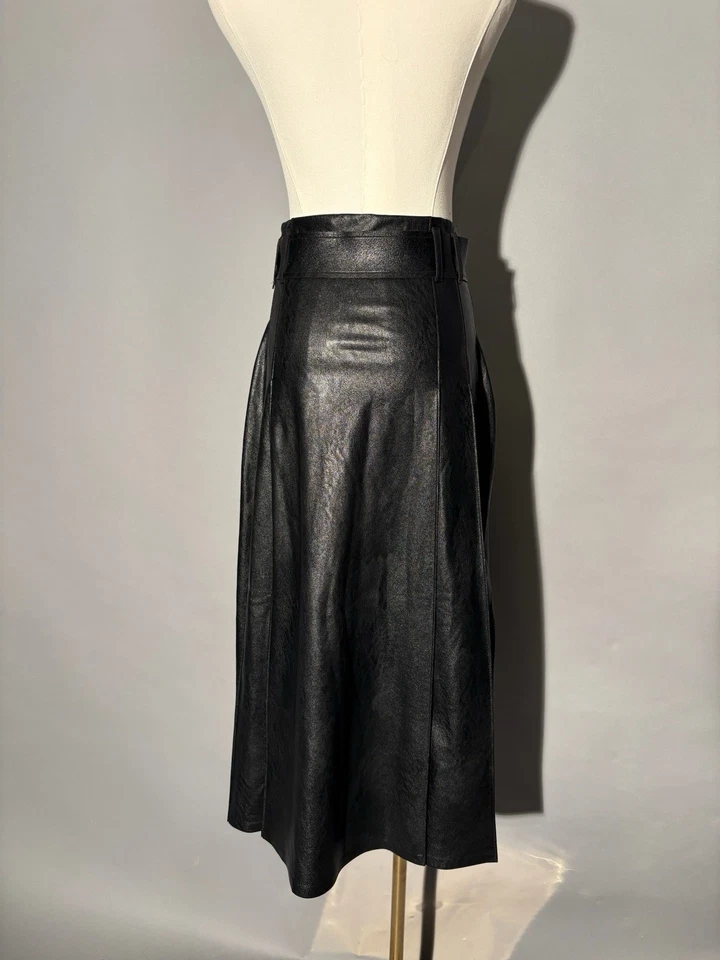 Falda midi plisada de cuero sintético estilo vintage negra con cinturón para mujer pequeña comando Foto 3 de 4