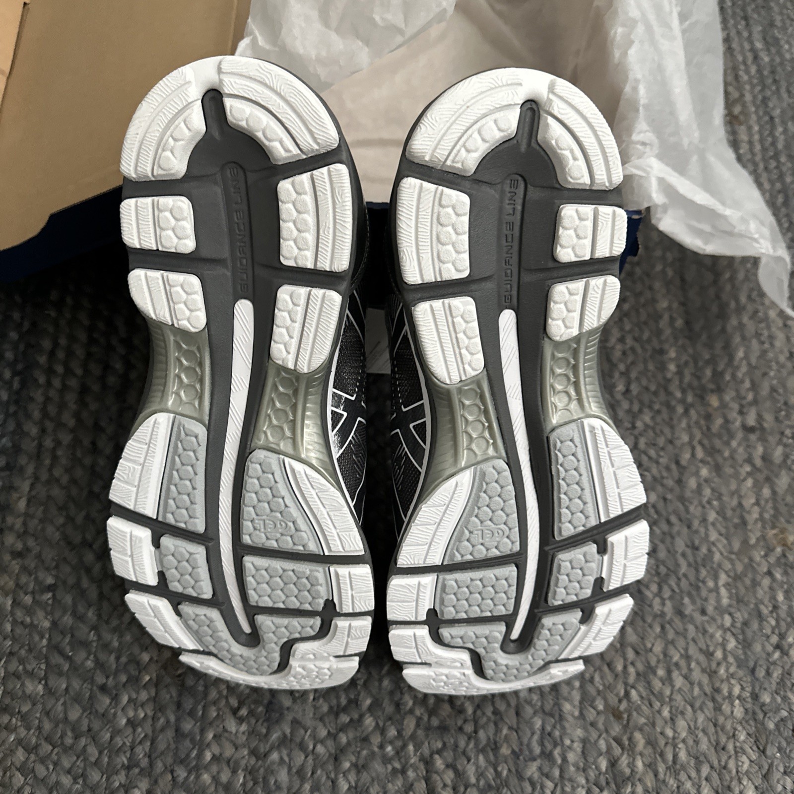 ASICS Gel Nimbus 19 4Running Shoes Mens Size 10 USA WIDE Carbon/White/Silver thumbnail 3