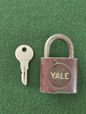VINTAGE YALE PADLOCK 1-1/2" X 1-1/2" WITH 1 KEY #LP4724 MADE IN USA