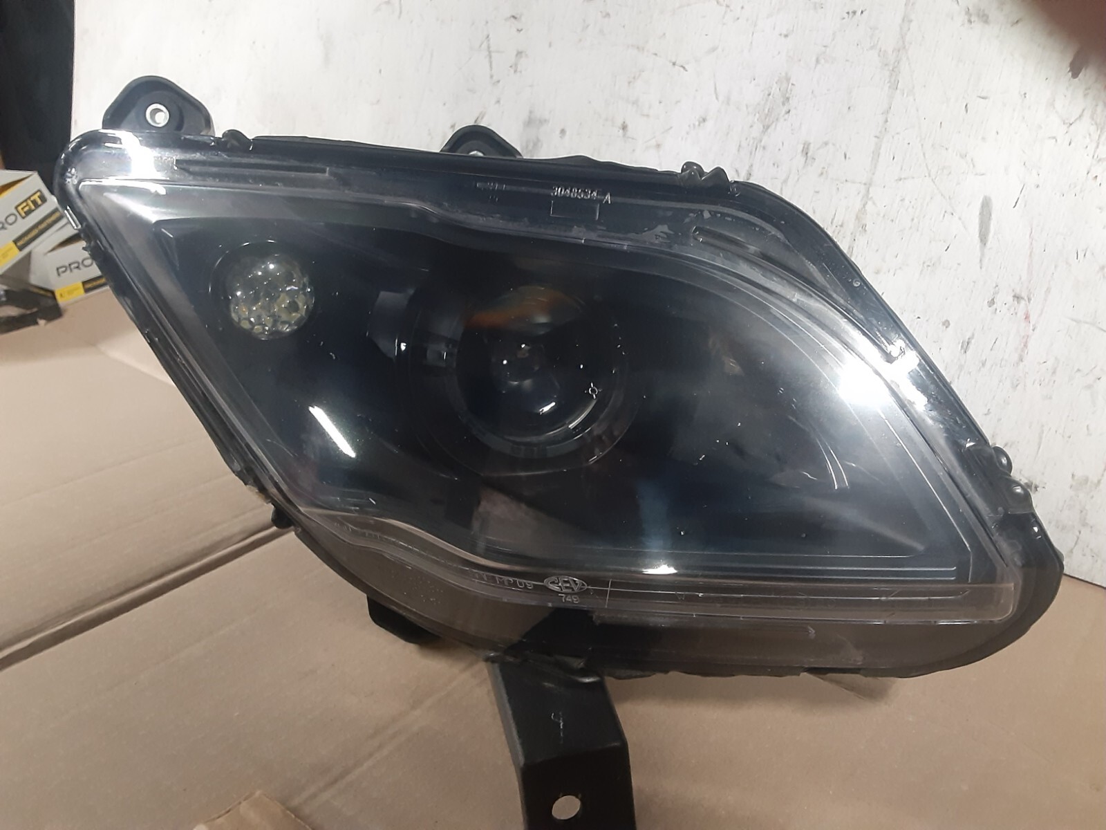 Can-Am OEM Bi Halogen Beam Headlight right Side 710005698 Spyder  