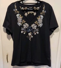 DRIFTWOOD Blue Bell Fleur Floral Embroidered Tee L