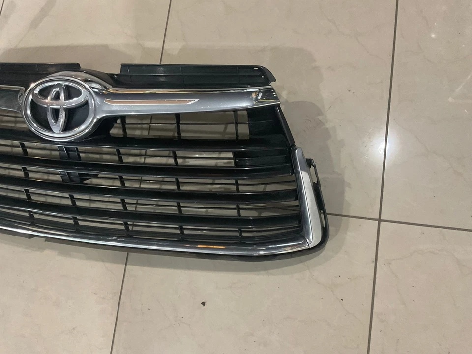 Parrilla parrilla 14-16 Toyota Highlander 75310-0E010 OEM Foto 2 de 4