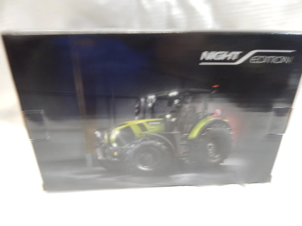 BRITAINS CLAAS ARION 660 NIGHT EDITION TRACTOR 43422 BNIB 1:32 - Image 4 of 4