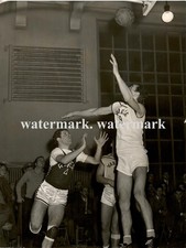Rara fotografia originale incontro di basket Varese-Reyer Venezia 1954