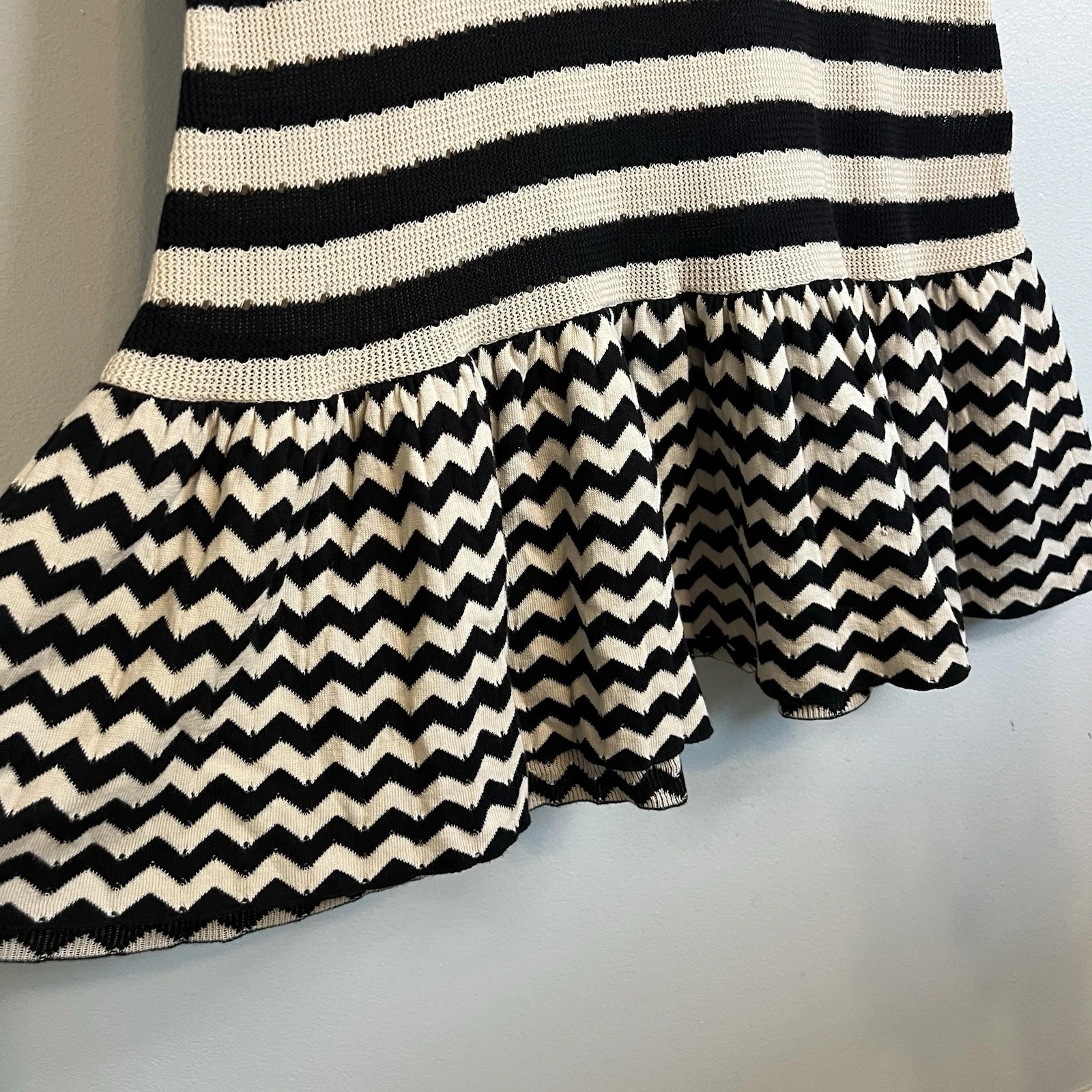 Abito Frankie Kate Spade senza maniche in maglia chevron taglia M nero marrone elasticizzato portachiavi