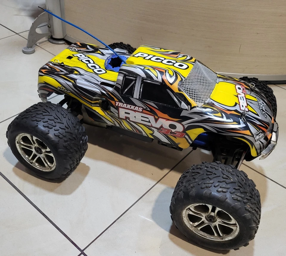 TRAXXAS REVO 3.3 CON SVARIATI ACCESSORI automodello a scoppio 1:8 MOT. PICCO P2 - Immagine 4 di 4