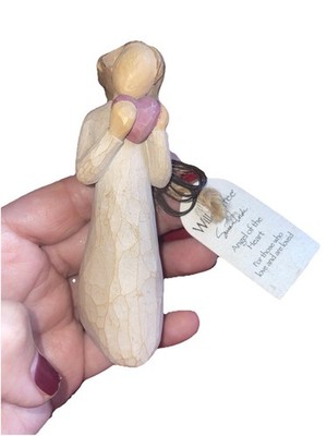 Demdaco Willow Tree  Angel Of The Heart  Figurine Hugging Red Heart (2000)