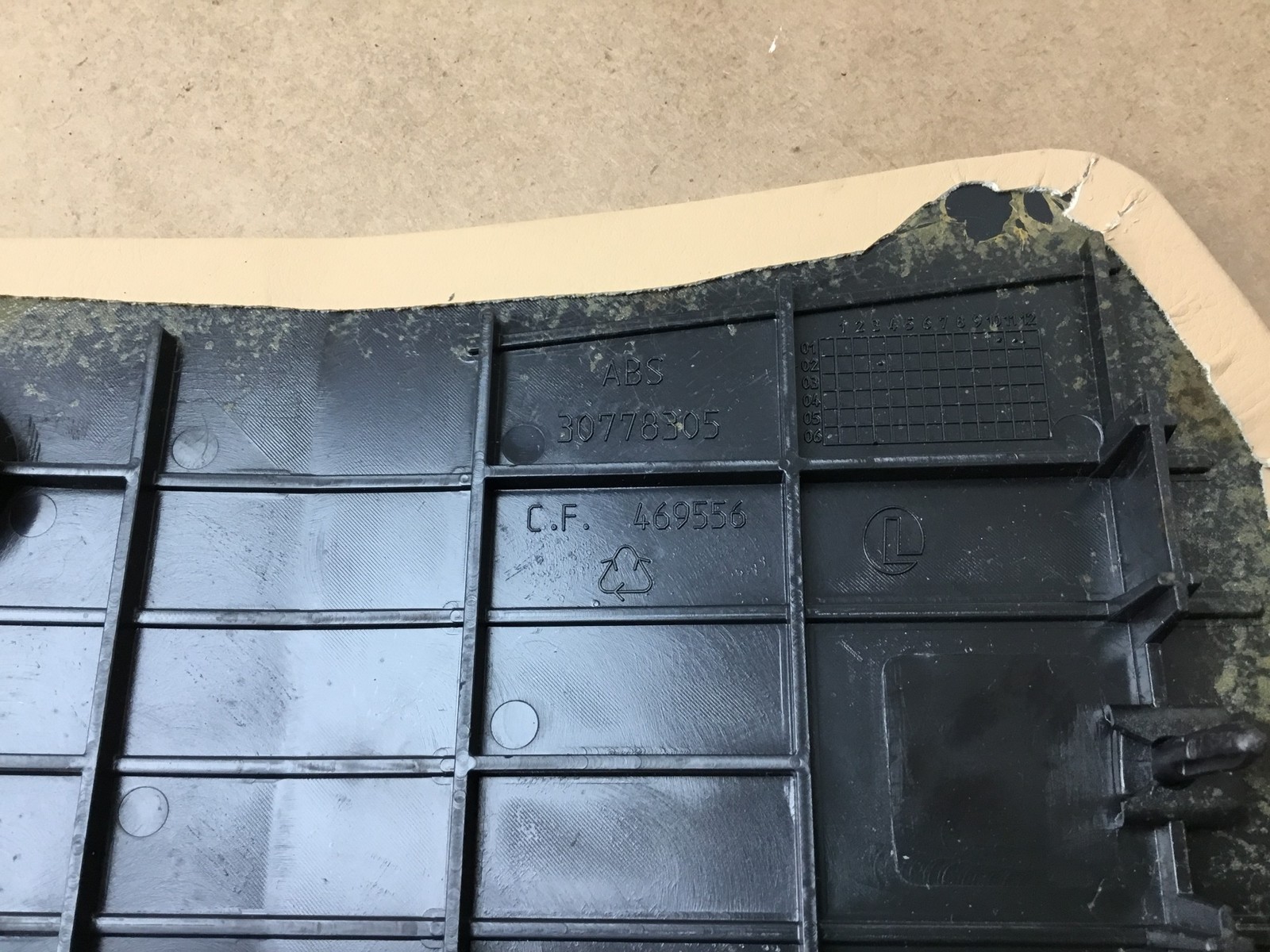 Maserati Coupe GT 2003 Rear Seat Center Behind Access Panel Trim Cover 02-06 ;:Y