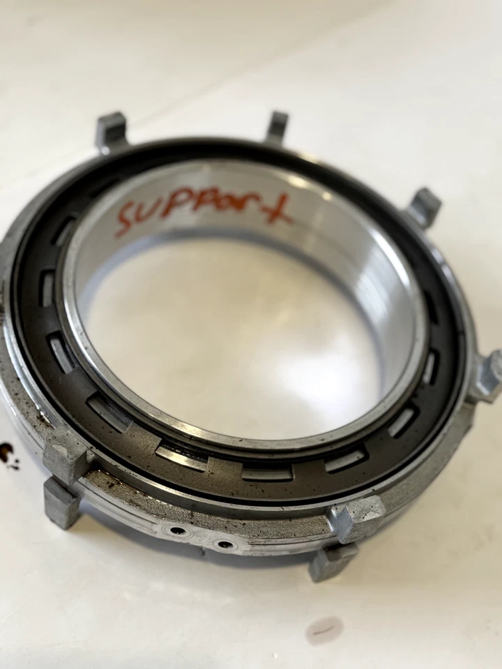 2011 Ford Escape 2.5L AUTO 6F35 TRANSMISSION 1-2-3-4 CENTER SUPPORT HOUSING USED - Image 4 of 4