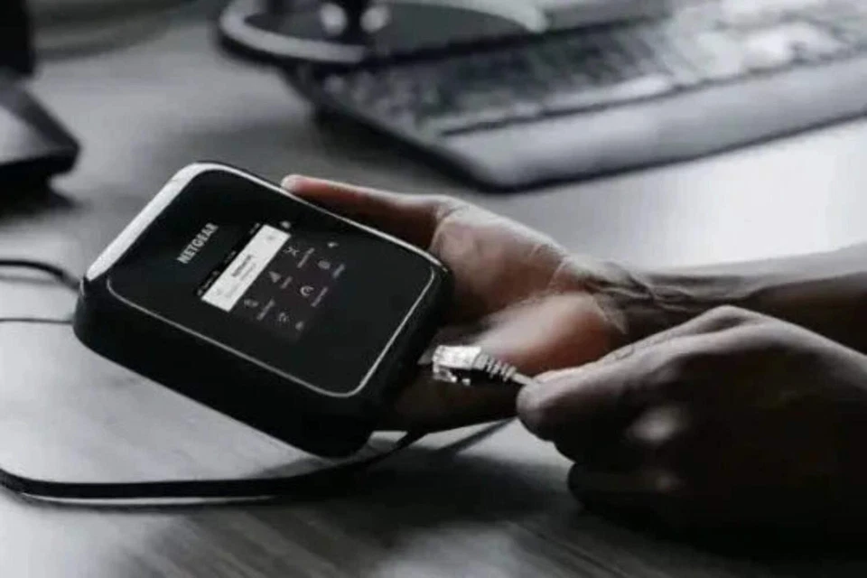 Netgear, Nighthawk M6 Pro, 5G, WiFi 6 Mobile Router. Unlocked. (MR6500) - New & - Image 2 of 4