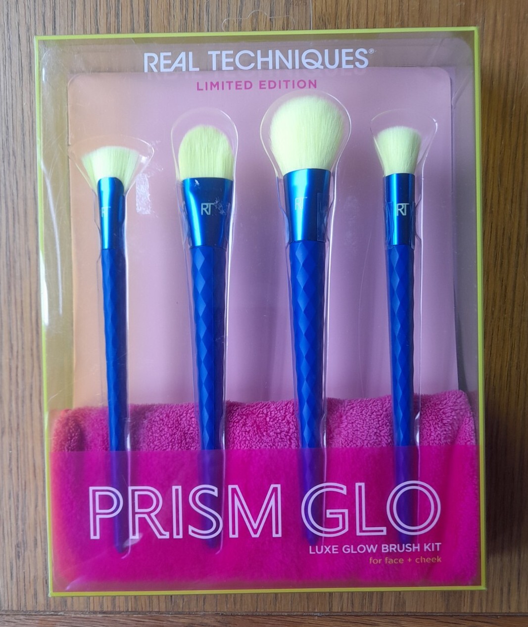 REAL TECHNIQUES PRISM GLO LUXE GLO MAKE UP BRUSHES & CLOTH SET LIMITED EDITION