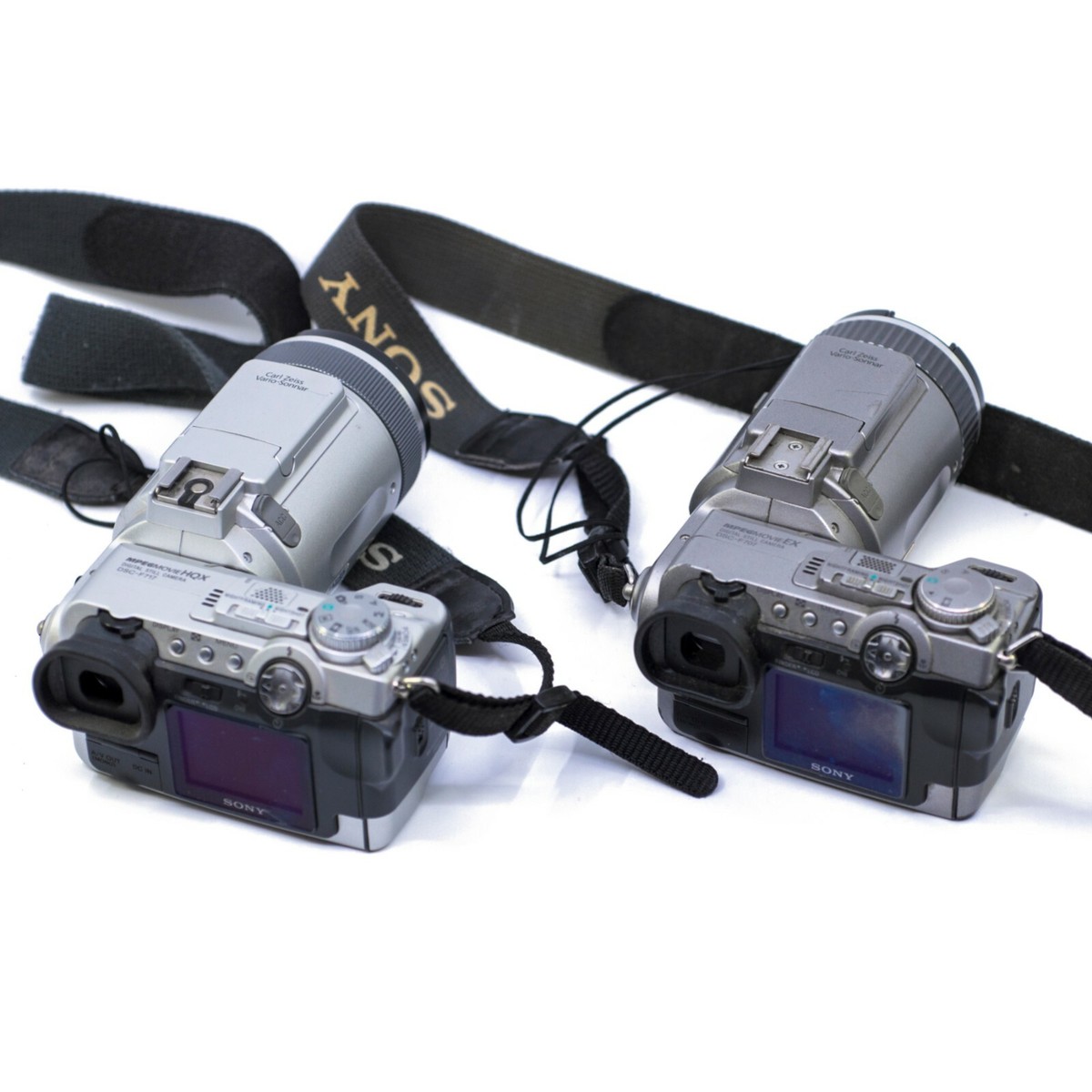 【人気商品】SONY ソニー DSC-F717 Cyber-shotフルセット Two Sony Cyber-shot Digital Cameras DSC-F707 and F717 Bundle