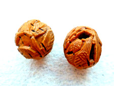 ANTIQUE 2 PCS    RARE  ROUND CARVED BIRD LEAVES ON WOOD BEADS