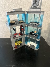 LEGO Marvel Attack On Avengers Tower
