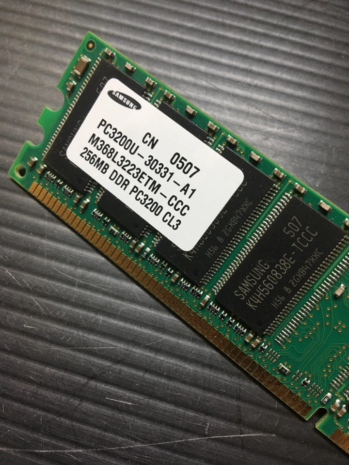 Memoria PC Samsung PC3200U-30331-A1 256 MB DDR PC3200 CL3 Foto 2 de 3