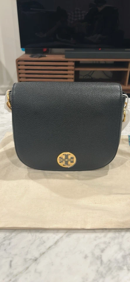 Nuevo Bolso Bandolera Tory Burch Everly Negro Cuero Guijarro Solapa Sillín Foto 2 de 4