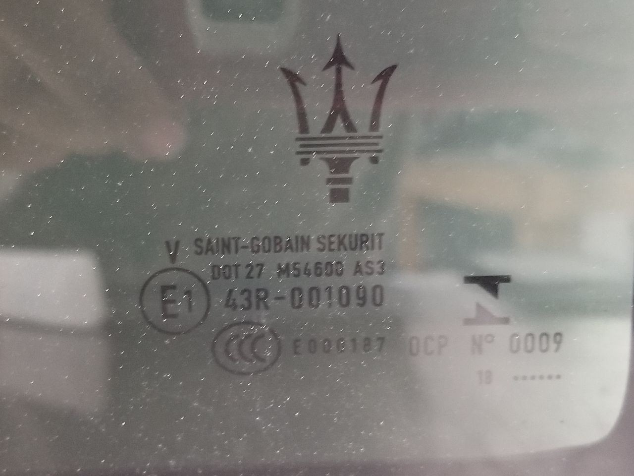 Maserati Levante Front Sunroof glass