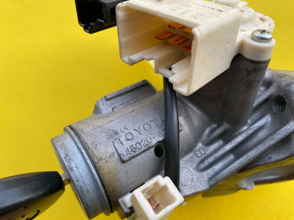 2008-2012 SCION xB STEERING IGNITION SWITCH LOCK W/ KEY CYLINDER OEM 45020-42-4 - Image 4 of 4